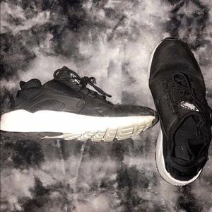 Used Black Nike Air Huraches/ Size 9